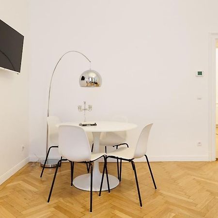Franz 21 - Typical Viennese Apartment In The Heart Of Viena Exterior foto