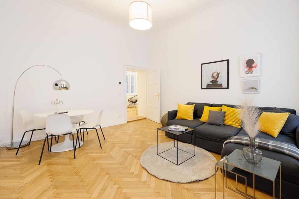 Franz 21 - Typical Viennese Apartment In The Heart Of Viena Exterior foto