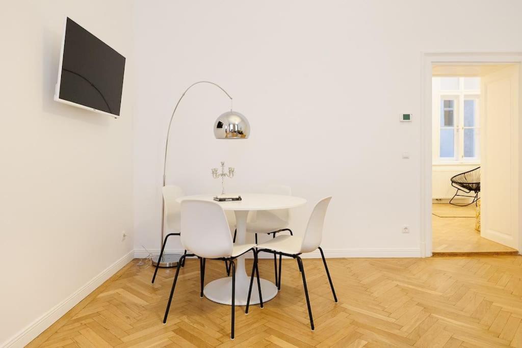 Franz 21 - Typical Viennese Apartment In The Heart Of Viena Exterior foto